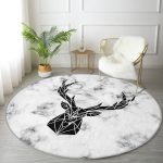 - RealHomes Dijital Baskılı Kaymaz Tabanlı Comfort Yuvarlak Halı - Realhomes  Mermer Zeminde Geyik Motifli Özel Tasarım Modern Siyah Salon ve Oturma Odası Yıkanabilir Kaymaz Tabanlı Yuvarlak Halı Realhomes