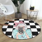 - RealHomes Dijital Baskılı Kaymaz Tabanlı Comfort Yuvarlak Halı - Realhomes  Dama Zeminli Fotoğraf Çeken Kız Tasarımlı Dijital Baskılı Modern Turkuaz Çocuk ve Genç Odası Kaymaz Tabanlı Yuvarlak Halı Realhomes