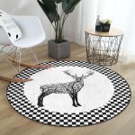- RealHomes Dijital Baskılı Kaymaz Tabanlı Comfort Yuvarlak Halı - Realhomes Realhomes Dama Çerçeveli Ağaç Tasarımlı Geyik Çizimli Siyah Banyo Yıkanabilir Kaymaz Tabanlı Yuvarlak Halı Realhomes