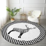 - RealHomes Dijital Baskılı Kaymaz Tabanlı Comfort Yuvarlak Halı - Realhomes Realhomes Dama Çerçeveli Ağaç Tasarımlı Geyik Çizimli Siyah Banyo Yıkanabilir Kaymaz Tabanlı Yuvarlak Halı Realhomes