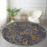 - RealHomes Dijital Baskılı Kaymaz Tabanlı Comfort Yuvarlak Halı - Realhomes Koyu Zeminli Tropik Yaprak Motifli Gold Salon ve Oturma Odası Yıkanabilir Kaymaz Tabanlı Yuvarlak Halı Realhomes