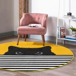 - RealHomes Dijital Baskılı Kaymaz Tabanlı Comfort Yuvarlak Halı - Realhomes  Sarı Zemin Çizgili Motif Kara Kedi Tasarımlı Modern Gold Mutfak Yıkanabilir Kaymaz Tabanlı Yuvarlak Halı Realhomes