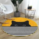 - RealHomes Dijital Baskılı Kaymaz Tabanlı Comfort Yuvarlak Halı - Realhomes  Sarı Zemin Çizgili Motif Kara Kedi Tasarımlı Modern Gold Mutfak Yıkanabilir Kaymaz Tabanlı Yuvarlak Halı Realhomes