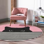 - RealHomes Dijital Baskılı Kaymaz Tabanlı Comfort Yuvarlak Halı - Realhomes  Pembe Zemin Çizgili Motif Kara Kedi Tasarımlı Modern Mutfak Yıkanabilir Kaymaz Tabanlı Yuvarlak Halı Realhomes