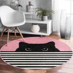 - RealHomes Dijital Baskılı Kaymaz Tabanlı Comfort Yuvarlak Halı - Realhomes  Pembe Zemin Çizgili Motif Kara Kedi Tasarımlı Modern Mutfak Yıkanabilir Kaymaz Tabanlı Yuvarlak Halı Realhomes