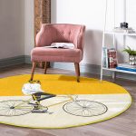 - RealHomes Dijital Baskılı Kaymaz Tabanlı Comfort Yuvarlak Halı - Realhomes  Realhomes Sarı Krem Zemin Bisikletli Adam Motifli Gold Banyo Yıkanabilir Kaymaz Tabanlı Yuvarlak Halı Realhomes