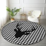 - RealHomes Dijital Baskılı Kaymaz Tabanlı Comfort Yuvarlak Halı - Realhomes  Realhomes Dijital Baskılı Kazayağı Zemin Geyik Tasarımlı Siyah Ofis Yıkanabilir Kaymaz Tabanlı Yuvarlak Kadife Halı Realhomes