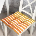 - Pofi-Ryl165-Gorsel - Realhomes Sarı Turuncu Çizgili Pofuduk Sandalye Minderi Realhomes
