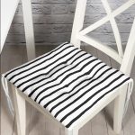 - Pofi-Ryl177-Gorsel - Realhomes Siyah Beyaz Çizgili Dijital Baskılı Pofuduk Sandalye Minderi Realhomes