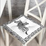 - Pofi-Ryl191-Gorsel - Realhomes Zebra Çerçeveli Zebra Desenli Dijital Baskılı Pofuduk Sandalye Minderi Realhomes