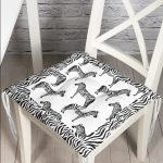 - Pofi-Ryl192-Gorsel - Realhomes  Zebra Çerçeveli Zebra Desenli Dijital Baskılı Pofuduk Sandalye Minderi Realhomes