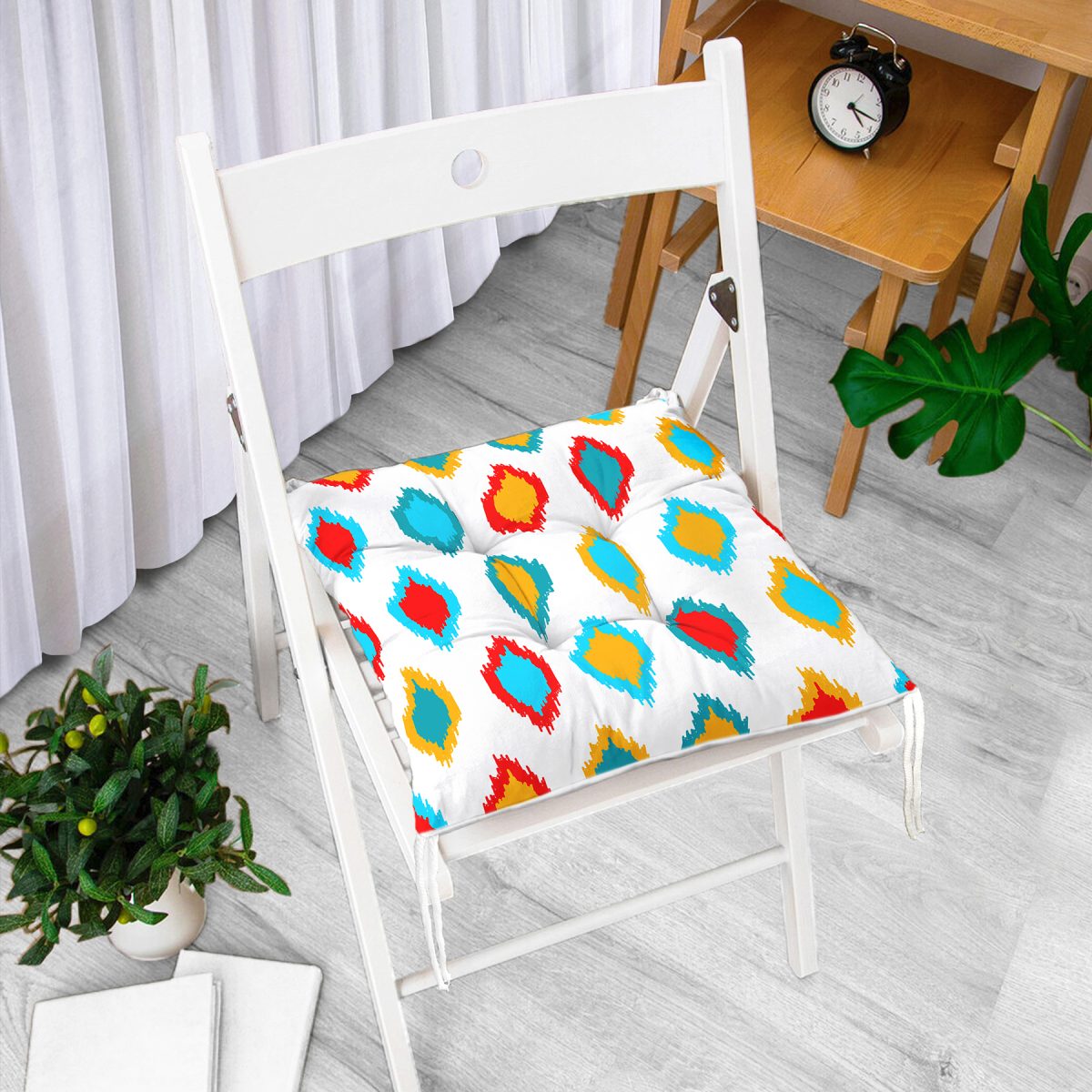 Renkli Geometrik Çizimli Dijital Baskılı Pofuduk Sandalye Minderi Realhomes