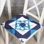 - Pofi-Ryl220-Gorsel - Realhomes  Mavi Çini Desenli Dijital Baskılı Pofuduk Sandalye Minderi Realhomes