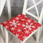 - Pofi-Ryl221-Gorsel - Realhomes  Kırmızı Zemin Kar Tanesi Özel Tasarım Yılbaşı Temalı Pofuduk Sandalye Minderi Realhomes