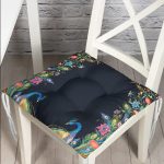 - Pofi-Ryl293-Gorsel - Realhomes  Lacivert Zemin Tavuskuşu Özel Tasarım Pofuduk Sandalye Minderi Realhomes