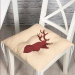 - Pofi-Ryl322-Gorsel - Realhomes Krem Zemin Kahve Geyik Tasarımlı Modern Pofuduk Sandalye Minderi Realhomes