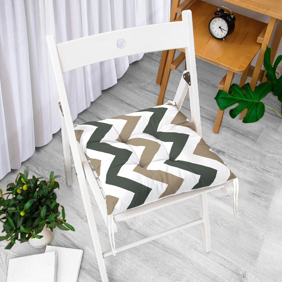 Soft Renkli Zigzag Tasarımlı Pofuduk Sandalye Minderi Realhomes