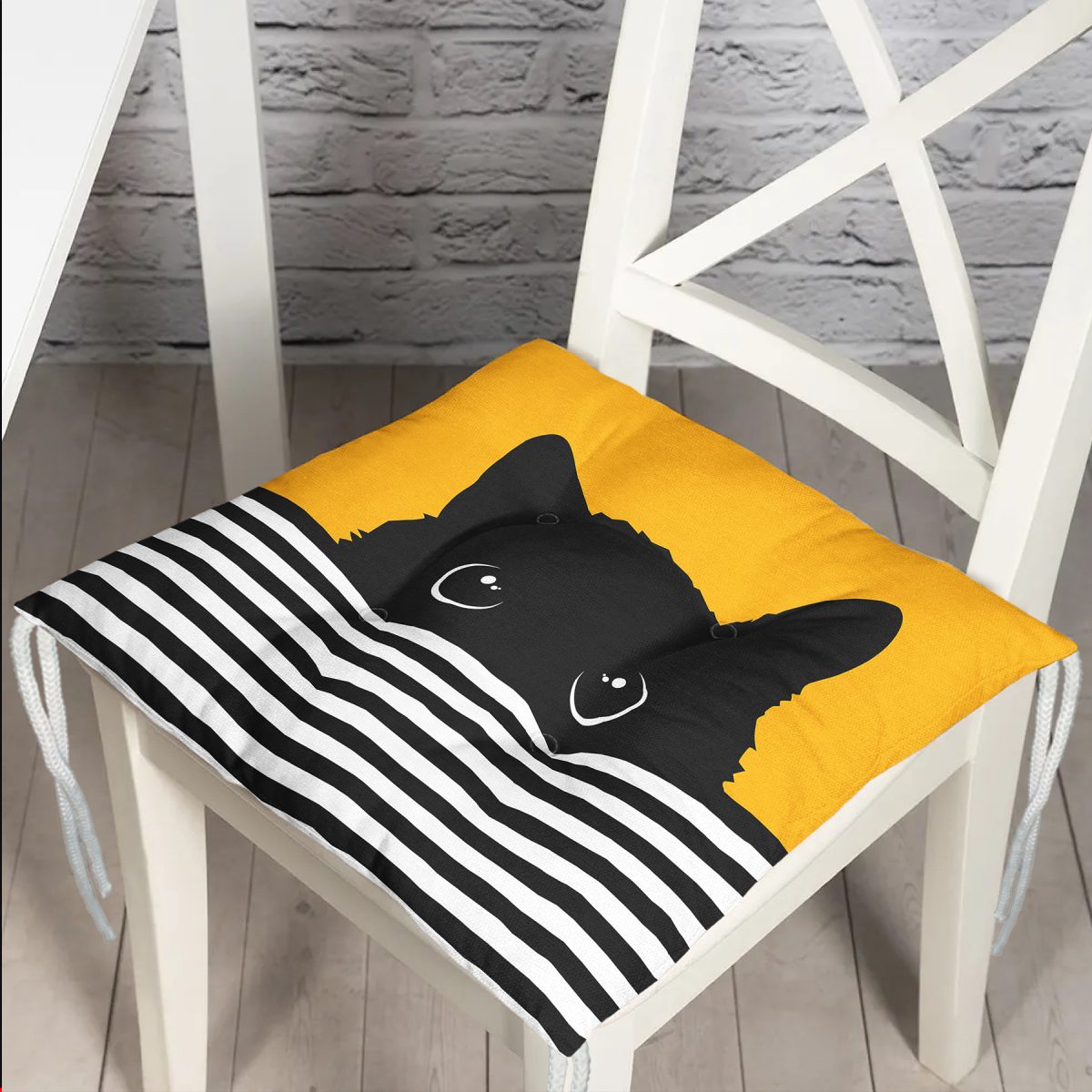 Sarı Zemin Çizgili Motif Kara Kedi Tasarımlı Modern Pofuduk Sandalye Minderi Realhomes