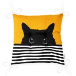 - Pofi-Ryl373-Gorsel-2 - Realhomes Sarı Zemin Çizgili Motif Kara Kedi Tasarımlı Modern Pofuduk Sandalye Minderi Realhomes
