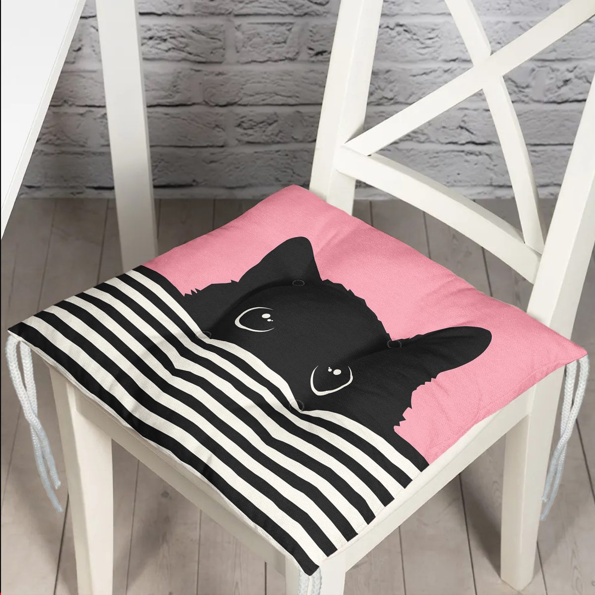 Pembe Zemin Çizgili Motif Kara Kedi Tasarımlı Modern Pofuduk Sandalye Minderi Realhomes