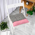 - Pofi-Ryl379-Gorsel-1 - Realhomes  Pembe Zemin Siyah Çizgili Dijital Baskılı Modern Pofuduk Sandalye Minderi Realhomes