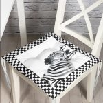 - Pofi-Ryl76-Gorsel - Realhomes  Damalı Çerçeve Motifli Zebra Desenli Pofuduk Sandalye Minderi Realhomes