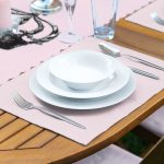 Pembe Zemin Siyah Beyaz Taç Tasarımlı 1 Adet Runner & 4 Adet Yeşil Renkli Amerikan Servis Realhomes