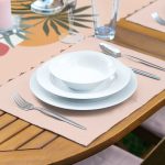 Pudra Zemin Tropik Yaprak Tasarımlı 1 Adet Runner & 4 Adet Yeşil Renkli Amerikan Servis Realhomes