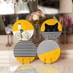 - RealHomes Dijital Baskılı Servis Altlığı - Supla - 4'lü - Realhomes Hardal Bisikletli Kedili Motifli Dekoratif Yuvarlak Servis Altlığı & Supla Realhomes