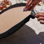 Realhomes Koyu Füme Zemin Etnik Fil Motifli Püsküllü Runner & 6'lı Siyah Düz Renk Supla - Servis Altlığı Realhomes