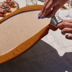 - RealHomes Özel Tasarım 6'lı Supla & Avangarde Runner Seti - Realhomes Realhomes Renkli Etnik Tasarımlı Püsküllü Runner & 6'lı Kahverengi Düz Renk Supla - Servis Altlığı Realhomes