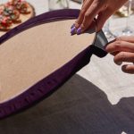 - RealHomes Özel Tasarım 6'lı Supla & Avangarde Runner Seti - Realhomes  Realhomes Mor Suluboya Motifli Gül Tasarımlı Püsküllü Runner & 6'lı Mor Düz Renk Supla - Servis Altlığı Realhomes