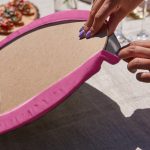 - RealHomes Özel Tasarım 6'lı Supla & Avangarde Runner Seti - Realhomes  Realhomes Pembe Flamingo Motifli Püsküllü Runner & 6'lı Pembe Düz Renk Supla - Servis Altlığı Realhomes