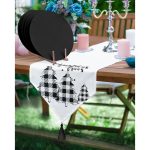 - RealHomes Özel Tasarım 6'lı Supla & Avangarde Runner Seti - Realhomes  Realhomes Christmas Temalı Ekose Çam Ağacı Motifli Püsküllü Runner & 6'lı Siyah Düz Renk Supla - Servis Altlığı Realhomes