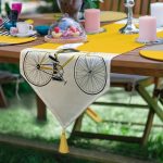 Realhomes 6+1 Hardal Bisikletli Kedili Motifli Dekoratif Püsküllü Runner ve Yuvarlak Servis Altlığı & Supla Seti Realhomes