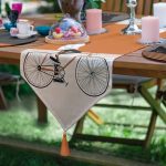 - SuplaRunnerSetRyl11-Gorsel-2 - Realhomes  Realhomes 6+1 Kiremit Renkli Bisikletli Adam Çizgili Tasarımlı Püsküllü Runner ve Yuvarlak Servis Altlığı & Supla Seti Realhomes