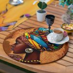 - SuplaRunnerSetRyl17-Gorsel-3 - Realhomes  Realhomes 6+1 Etnik Afrika Kadınlar Özel Tasarımlı Dijital Baskılı Püsküllü Runner ve Yuvarlak Servis Altlığı & Supla Seti Realhomes