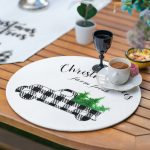 - SuplaRunnerSetRyl46-Gorsel-3 - Realhomes  Realhomes 6+1 Siyah Beyaz Ekose Motifli Christmas Temalı Modern Püsküllü Runner ve Yuvarlak Servis Altlığı & Supla Seti Realhomes