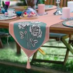 - SuplaRunnerSetRyl8-Gorsel-2 - Realhomes  Realhomes 6+1 Pudra Yeşil Renkli Çiçek Detaylı Özel Tasarım Püsküllü Runner ve Yuvarlak Servis Altlığı & Supla Seti Realhomes