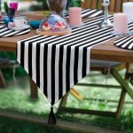 - SuplaRunnerSetRyl9-Gorsel-2 - Realhomes  Realhomes 6+1 Siyah Beyaz Düz Çizgili Özel Tasarımlı Dijital Baskılı Modern Püsküllü Runner ve Yuvarlak Servis Altlığı & Supla Seti Realhomes