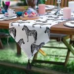 Realhomes 6+1 Siyah Beyaz Zebra Temalı Özel Tasarım Dijital Baskılı Modern Püsküllü Runner ve Yuvarlak Servis Altlığı & Supla Seti Realhomes