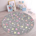 - RealHomes Dijital Baskılı Kaymaz Tabanlı Comfort Çocuk Odası Yuvarlak Halı - Realhomes  Gri Zeminde Renkli Çiçek Ve Kalp Tasarımlı Çocuk & Genç Odası Makinede Yıkanabilir Kaymaz Tabanlı Yuvarlak Çocuk Halısı Realhomes