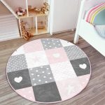 - RealHomes Dijital Baskılı Kaymaz Tabanlı Comfort Çocuk Odası Yuvarlak Halı - Realhomes  Renkli Kareler Geometrik Tasarımlı Çocuk & Genç Odası Makinede Yıkanabilir Kaymaz Tabanlı Yuvarlak Çocuk Halısı Realhomes