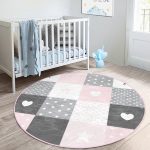- RealHomes Dijital Baskılı Kaymaz Tabanlı Comfort Çocuk Odası Yuvarlak Halı - Realhomes  Renkli Kareler Geometrik Tasarımlı Çocuk & Genç Odası Makinede Yıkanabilir Kaymaz Tabanlı Yuvarlak Çocuk Halısı Realhomes