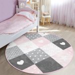- RealHomes Dijital Baskılı Kaymaz Tabanlı Comfort Çocuk Odası Yuvarlak Halı - Realhomes  Renkli Kareler Geometrik Tasarımlı Çocuk & Genç Odası Makinede Yıkanabilir Kaymaz Tabanlı Yuvarlak Çocuk Halısı Realhomes