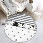- RealHomes Dijital Baskılı Kaymaz Tabanlı Comfort Çocuk Odası Yuvarlak Halı - Realhomes  Gri Çizgili Yıldızlı Sevimli Kediler Çocuk & Genç Odası Makinede Yıkanabilir Kaymaz Tabanlı Yuvarlak Çocuk Halısı Realhomes