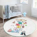 - RealHomes Dijital Baskılı Kaymaz Tabanlı Comfort Çocuk Odası Yuvarlak Halı - Realhomes  Etiğici Seksek Oyunu Tasarımlı Çocuk & Genç Odası Makinede Yıkanabilir Kaymaz Tabanlı Yuvarlak Çocuk Oyun Halısı Realhomes