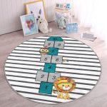- RealHomes Dijital Baskılı Kaymaz Tabanlı Comfort Çocuk Odası Yuvarlak Halı - Realhomes  Çizgili Zemin Aslan Kuşlar Seksek Tasarımlı Çocuk & Genç Odası Makinede Yıkanabilir Kaymaz Tabanlı Yuvarlak Çocuk Oyun Halısı Realhomes