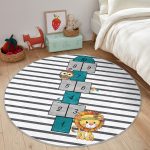 - RealHomes Dijital Baskılı Kaymaz Tabanlı Comfort Çocuk Odası Yuvarlak Halı - Realhomes  Çizgili Zemin Aslan Kuşlar Seksek Tasarımlı Çocuk & Genç Odası Makinede Yıkanabilir Kaymaz Tabanlı Yuvarlak Çocuk Oyun Halısı Realhomes