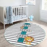 - RealHomes Dijital Baskılı Kaymaz Tabanlı Comfort Çocuk Odası Yuvarlak Halı - Realhomes  Çizgili Zemin Aslan Kuşlar Seksek Tasarımlı Çocuk & Genç Odası Makinede Yıkanabilir Kaymaz Tabanlı Yuvarlak Çocuk Oyun Halısı Realhomes